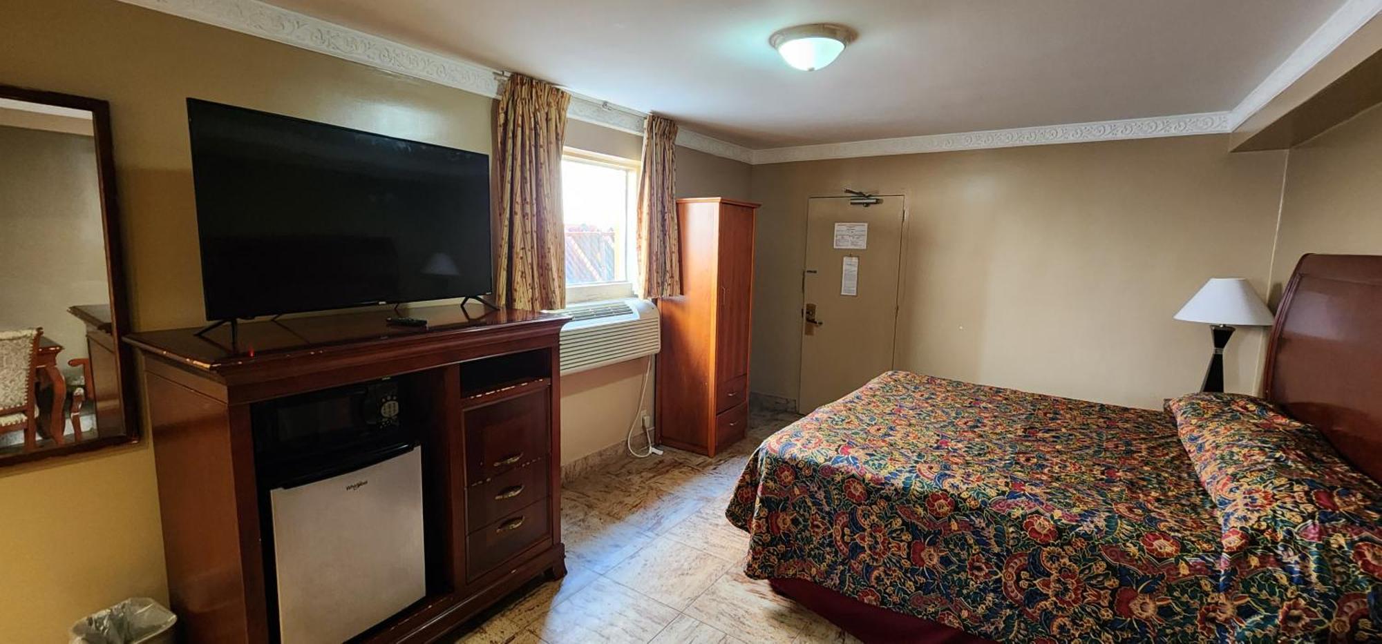 Town House Inn And Suites Elmwood Park Buitenkant foto