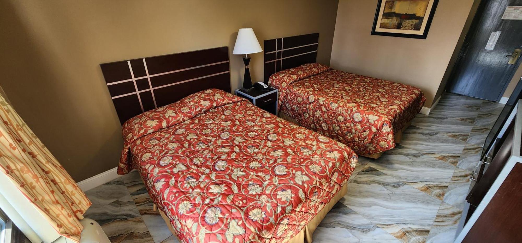 Town House Inn And Suites Elmwood Park Buitenkant foto