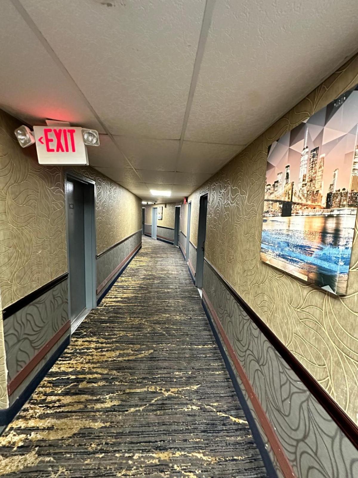 Town House Inn And Suites Elmwood Park Buitenkant foto