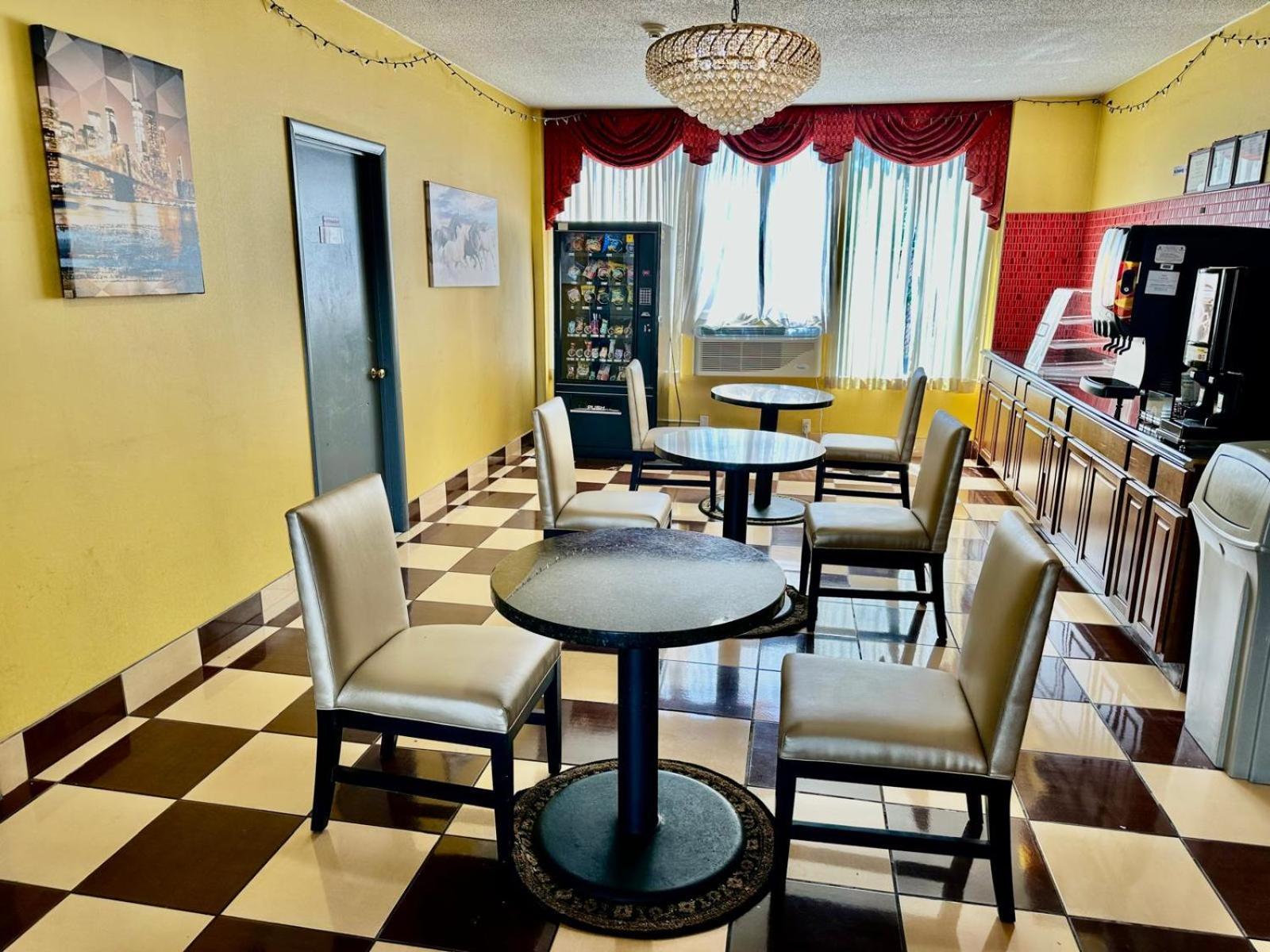 Town House Inn And Suites Elmwood Park Buitenkant foto